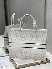 DIOR | Christian Book Tote Large White - M1286 - 41 x 32 cm - 6