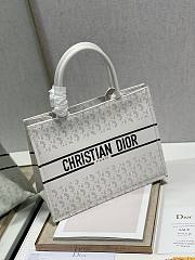 DIOR | Christian Book Tote Small White - M1287 - 36×28 cm - 5