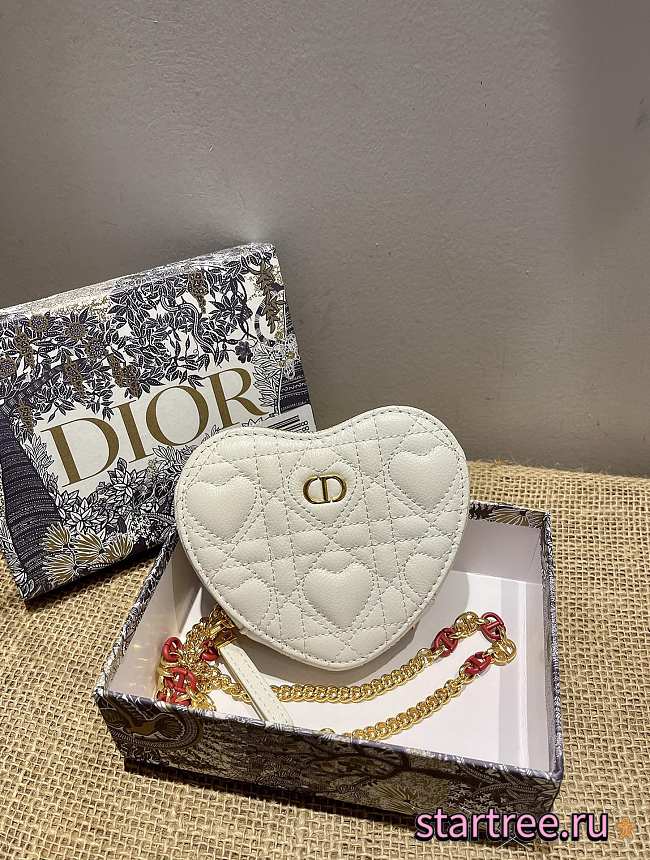 DIOR | CARO Heart White Chain Bag - S5097 - 11 x 10 x 1.5 cm - 1