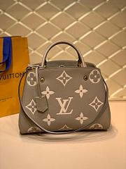 Louis Vuitton | Montaigne MM handbag beige - M45499 - 33 x 23 x 15 cm - 1