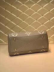 Louis Vuitton | Montaigne MM handbag beige - M45499 - 33 x 23 x 15 cm - 2