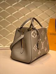 Louis Vuitton | Montaigne MM handbag beige - M45499 - 33 x 23 x 15 cm - 3