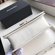 CHANEL | Boy Bag White Calfskin - A67086 - 25cm - 6