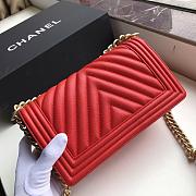 CHANEL | Boy Old Medium Red Chevron - A67086 - 25 × 15 × 7.5 cm - 6