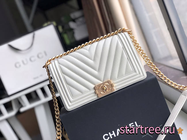 CHANEL | Boy Old Medium White Chevron - A67086 - 25 × 15 × 7.5 cm - 1