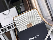 CHANEL | Boy Old Medium White Chevron - A67086 - 25 × 15 × 7.5 cm - 1