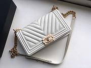 CHANEL | Boy Old Medium White Chevron - A67086 - 25 × 15 × 7.5 cm - 6