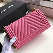 CHANEL | Boy Old Medium Pink Chevron - A67086 - 25 × 15 × 7.5 cm - 2