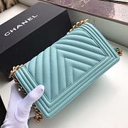 CHANEL | Boy Old Medium Blue Chevron - A67086 - 25 × 15 × 7.5 cm - 4