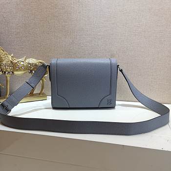 Louis Vuitton | New Flap Messenger Gray - M30808 - 28.3 x 18.3 x 4.3 cm 