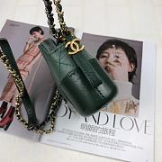 CHANEL | Gabrielle Clutch Dark Green/Milk Green - A94505 - 18 x 6 x 11 cm - 6