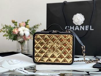 CHANEL | Gold Vanity Case in Lambskin - AS2900 - 18 cm