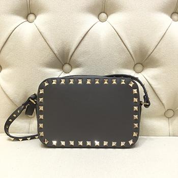 VALENTINO | Small Rockstud Grainy Grey Bag Golden - VW2B0809 - 18 x 6 x 12 cm