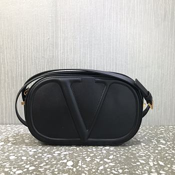 VALENTINO | GARAVANI Vlogo Walk Bag Black - 25 x 15.5 x 6cm