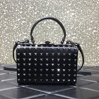 VALENTINO | Rockstud Alcove Grainy Calfskin Box Bag Black - WW2B0J - 19 x 12 x 8 cm