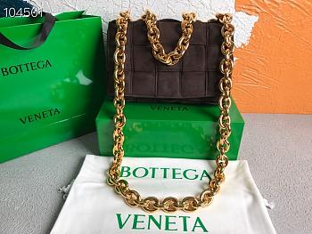 Bottega Veneta | Chain Cassette Velvet Dark Brown - 631421 - 26x18x8cm