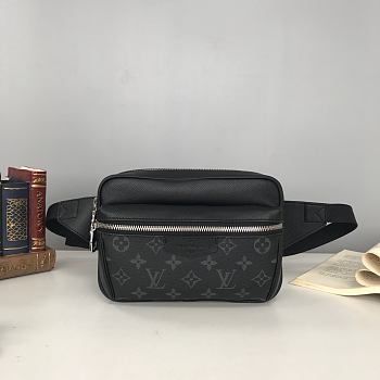 Louis Vuitton | Outdoor Bumbag - M30245 - 21 x 17 x 5 cm