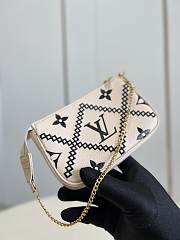Louis Vuitton | Mini Pochette Accessoires M81140 Cream 15.5 x 10.5 x 4cm - 3