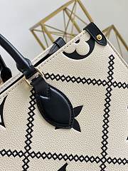 Louis Vuitton | Onthego Monogram Empreinte MM M46016 Cream - 4