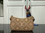 Louis Vuitton Easy Pouch On Strap M81137 Khaki - 3