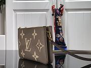 Louis Vuitton | Double Zip Pochette M80084  - 5