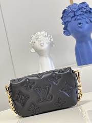 Louis Vuitton | Wallet On Strap Bubblegram M81398  - 3