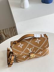 Louis Vuitton | Pochette Metis Handbags Ginger&Beige M46028  - 5