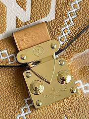 Louis Vuitton | Pochette Metis Handbags Ginger&Beige M46028  - 3