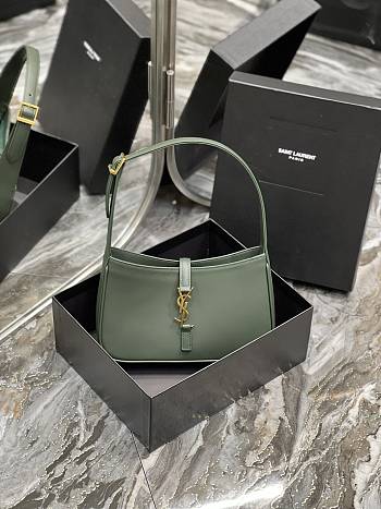 YSL | Le 5 À 7 Hobo Bag In Smooth Leather Vert Fonce