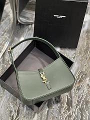 YSL | Le 5 À 7 Hobo Bag In Smooth Leather Vert Fonce - 2