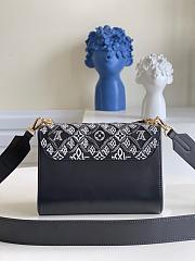 Louis Vuitton | Twist MM Handbag M57442 - 5
