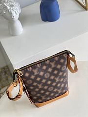 Louis Vuitton | Hobo Cruiser PM Bag M46241  - 4