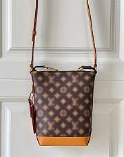 Louis Vuitton | Hobo Cruiser PM Bag M46241  - 6