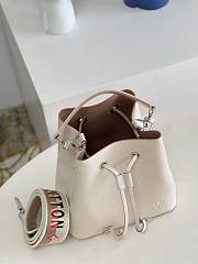 Louis Vuitton | NÉONOÉ BB Bucket Bag M53610 Cream - 3