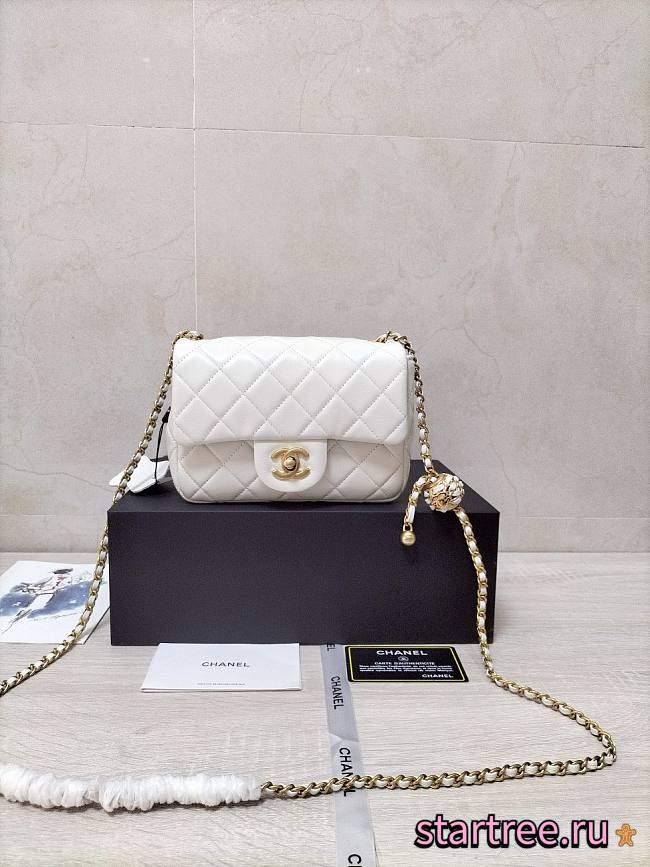Chanel Gold Ball bag mbskin White - 1