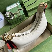 Gucci Attache Large Shoulder Bag In White - 2