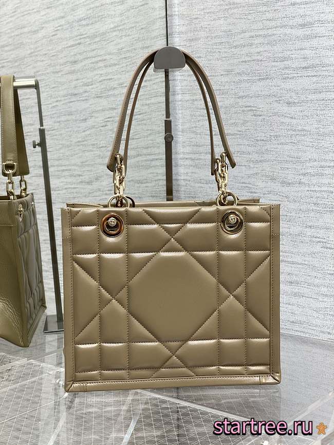 DIOR Medium Essential Tote Bag Hazelnut Archicannage Calfskin-26.5*28*17cm - 1