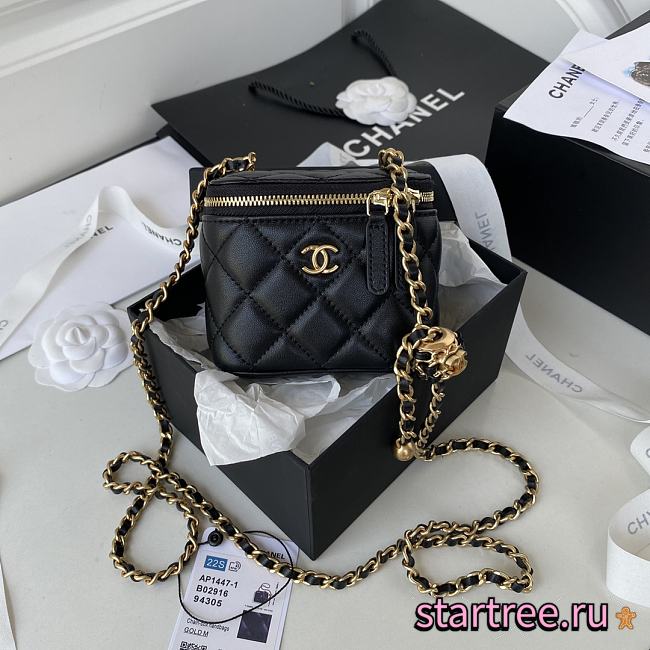 Chanel 2020 SS Small Cosmetic Bag Black - 1