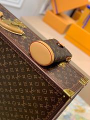 Louis Vuitton Brown Monogram Coated Canvas Fold Me Pouch Gold-14.5 × 18 × 6.5 cm - 2