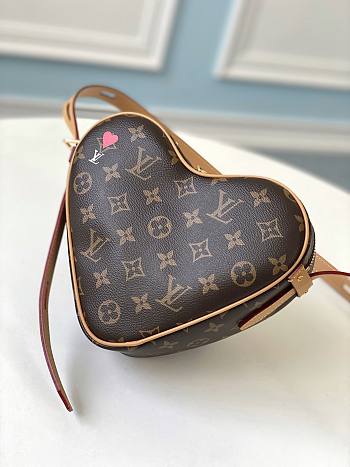  Louis Vuitton Limited Edition Heart Shaped Crossbody bag M57456-22 x 16 x 6cm