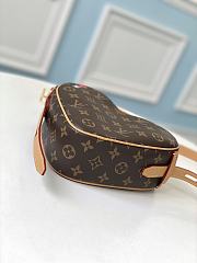  Louis Vuitton Limited Edition Heart Shaped Crossbody bag M57456-22 x 16 x 6cm - 2