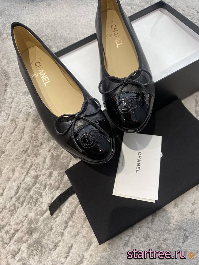 Chanel Black Two-Tone Leather Ballet Flats - 1