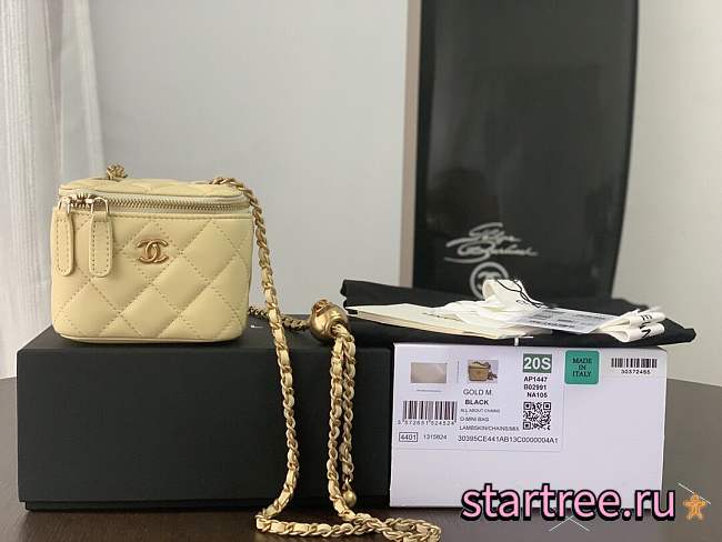 Chanel | Classic Yellow Box With Chain - AP1447 - 10.5 x 8.5 x 7 cm - 1