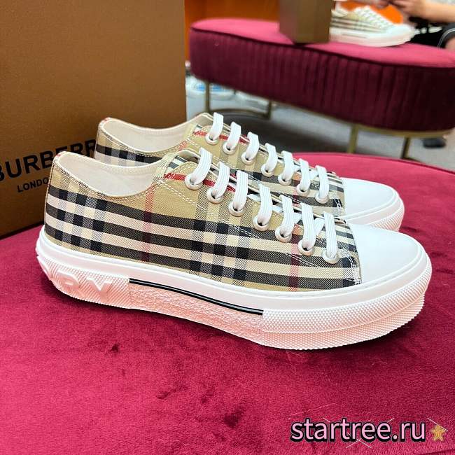 Burberry Sneaker - 1