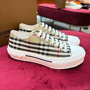 Burberry Sneaker - 1