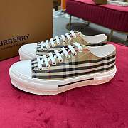 Burberry Sneaker - 2