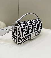 Fendi Baguette White and black canvas bag with FF embroidery - 3