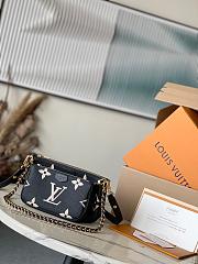 Louis Vuitton | Multi Pochette Accessoire M545777  - 1