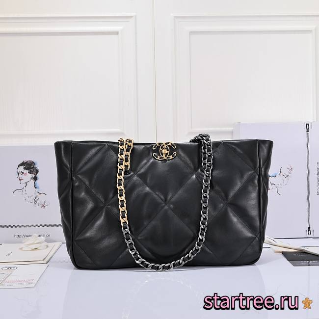 CHANEL 19 Métiers D’ART Shoulder Bag - 1