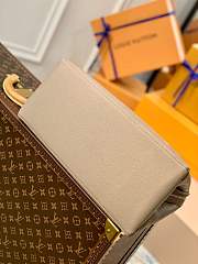 Louis Vuitton | Grand Palais Turtle Dove handbag - M45833 - 34 x 24 x 15 cm - 4